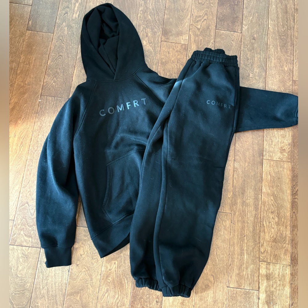 COMFRT Women's Black Hoodie and Sweatpants Set
